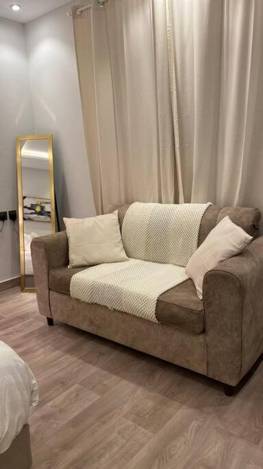 استديو انيق بموقع مميز بقرب البوليفارد Apartment