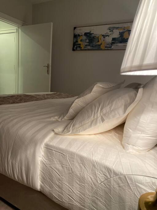 Apartment استديو انيق بموقع مميز بقرب البوليفارد *