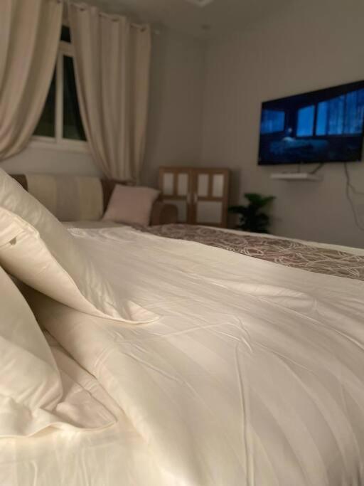 Apartment استديو انيق بموقع مميز بقرب البوليفارد *